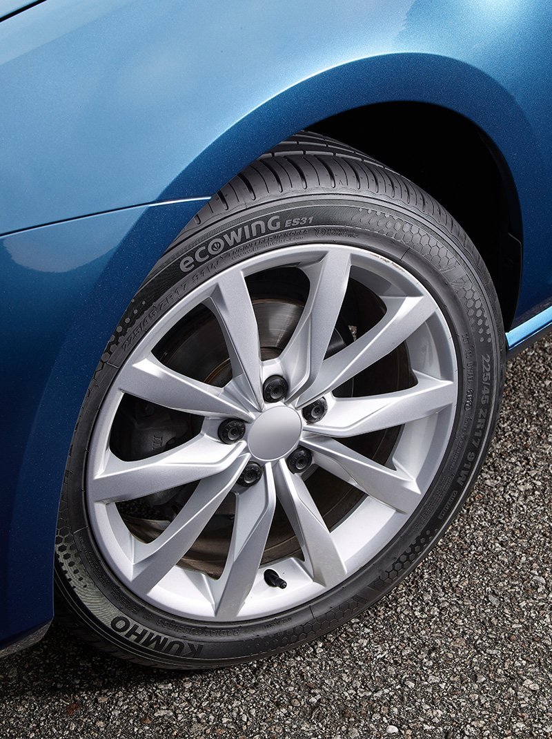 4x3 185/60 R 15 CH-ES31 84H REV KUMHO